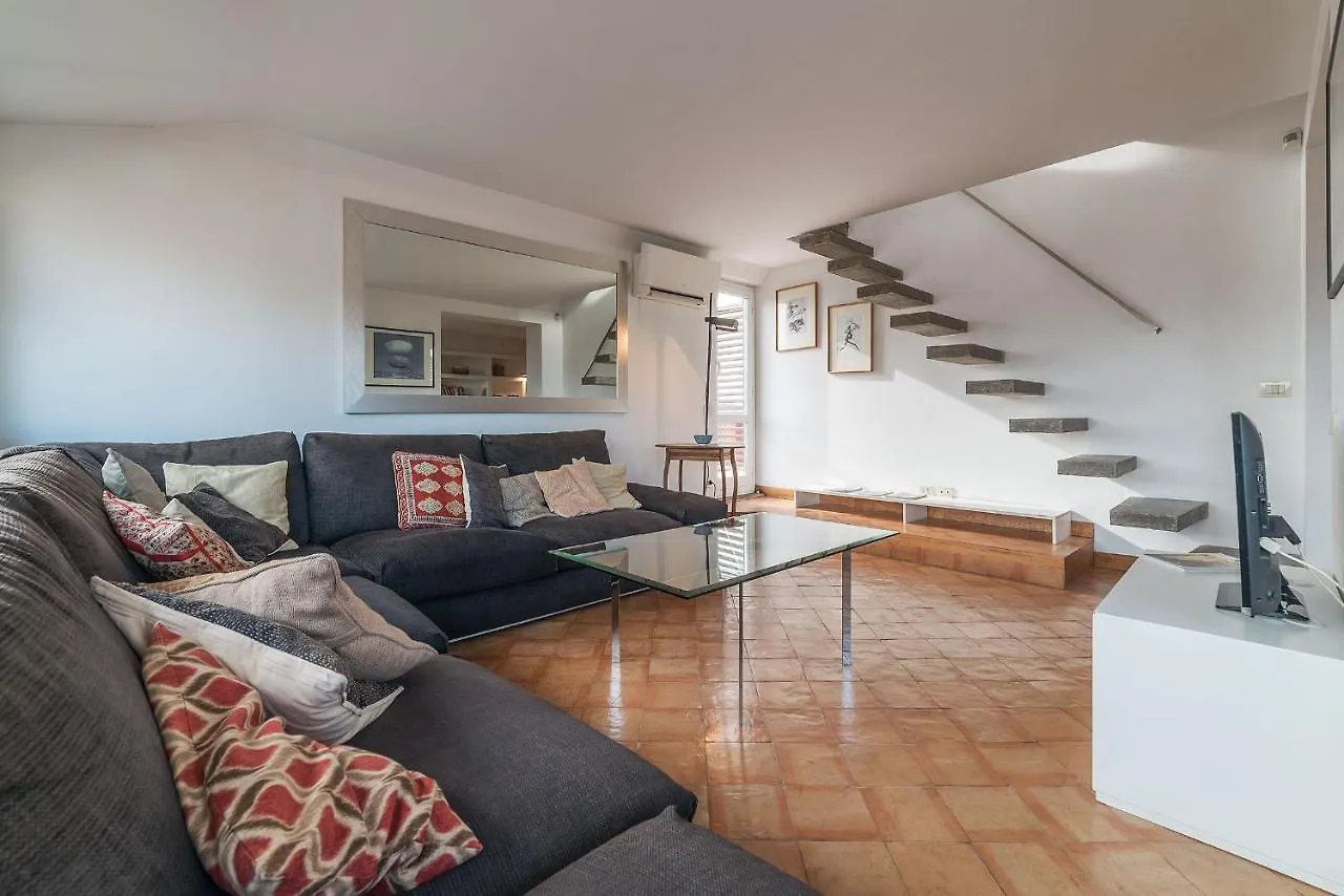 Paradiso Penthouse - FromhometoRóma Apartman